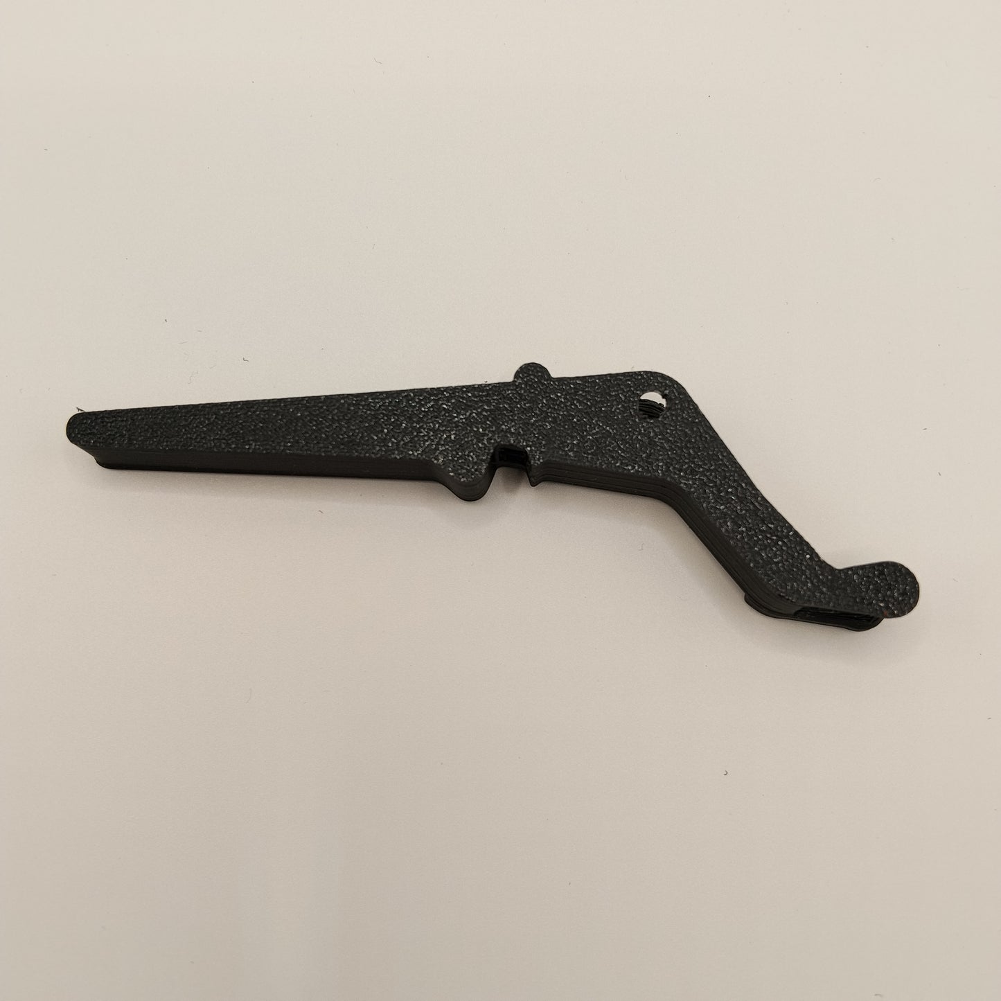 GATILLO PORTON TRASERO NISSAN TERRANO