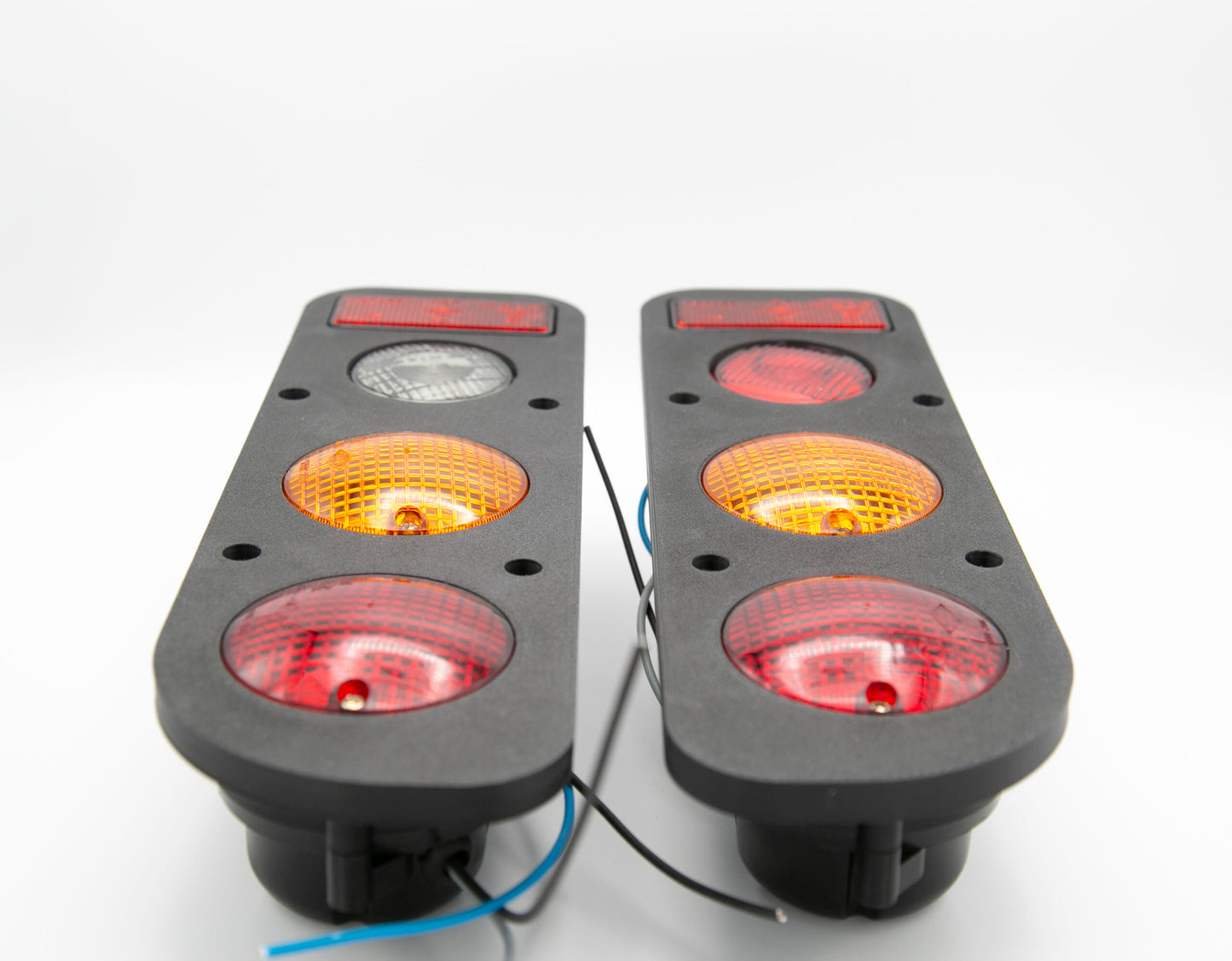 Pilotos Traseros Nissan Terrano II