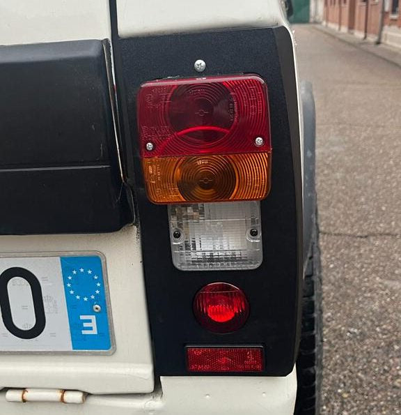 Fanale posteriore Nissan Patrol K260 — Gruppo completo con luci omologate, pronto per l'installazione e adatto alla revisione (ITV)