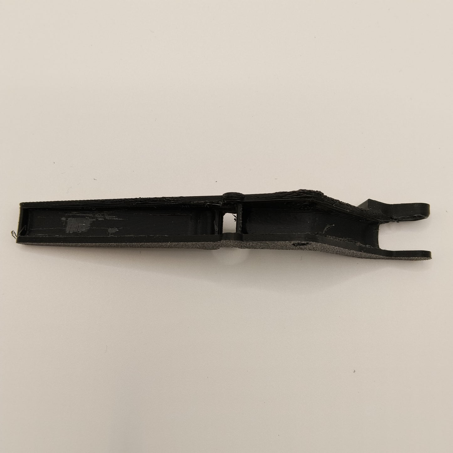 GATILLO PORTON TRASERO NISSAN TERRANO