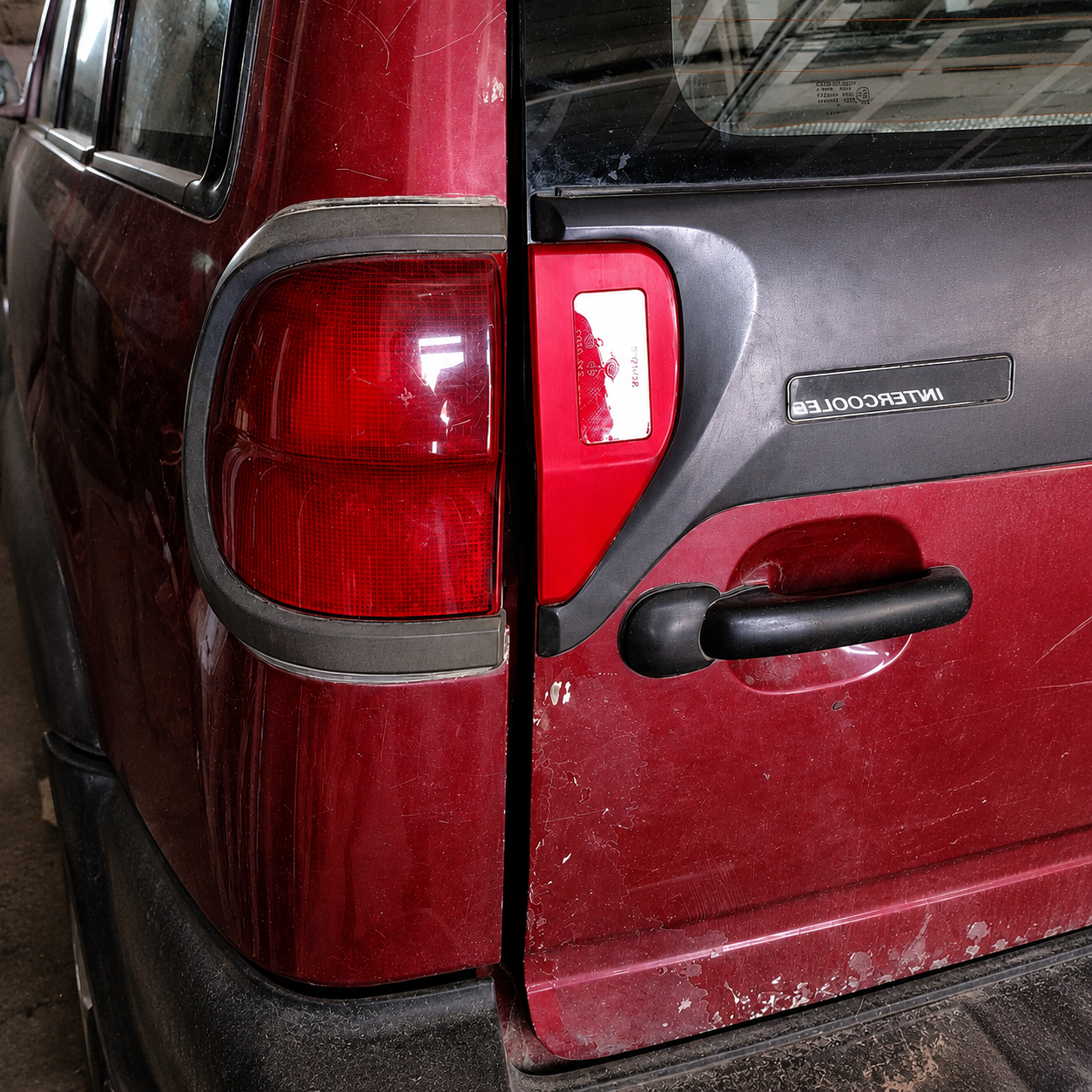 Catarifrangente Posteriore Nissan Terrano — Ricambio Fuori Produzione (Cod. 908160X800), Vestibilità Perfetta e Idoneo alla Revisione