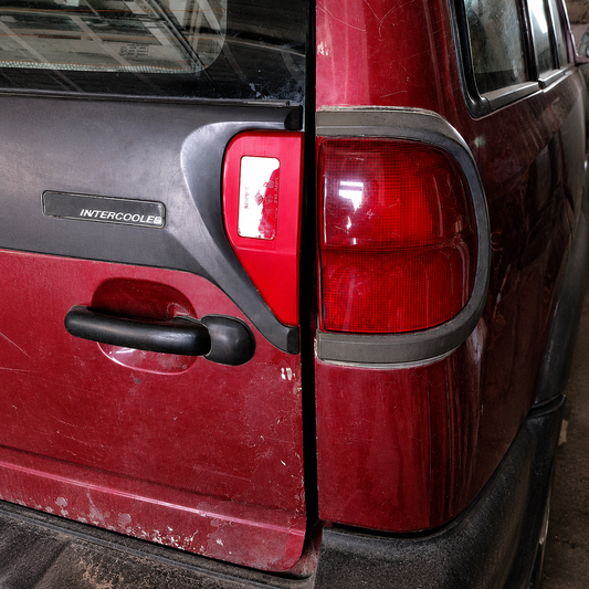 Reflectante Trasero Nissan Terrano — Recambio Descatalogado (Ref. 908160X800), Encaje Perfecto y Apto ITV